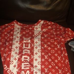 Supreme LV tshirt. Size L
